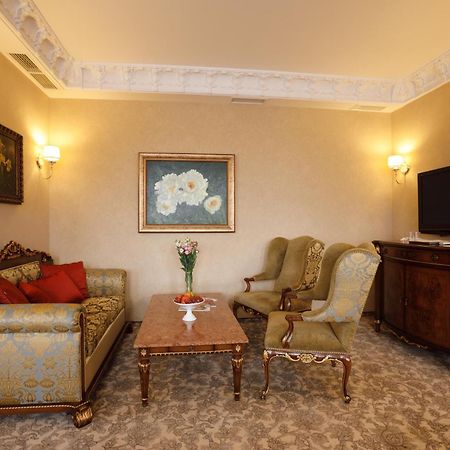 Axelhof Boutique Hotel Dnipro Ngoại thất bức ảnh
